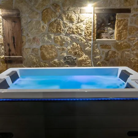 Tatil Evi Pamelas House With Jacuzzi Kíssamos