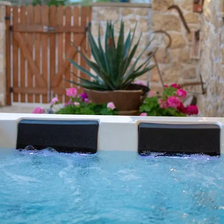 Pamelas House With Jacuzzi Tatil Evi
