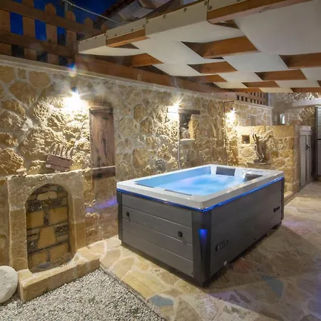 Tatil Evi Pamelas House With Jacuzzi *